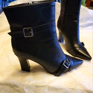 Jinpin Black Leather Heeled Boots with Buckles